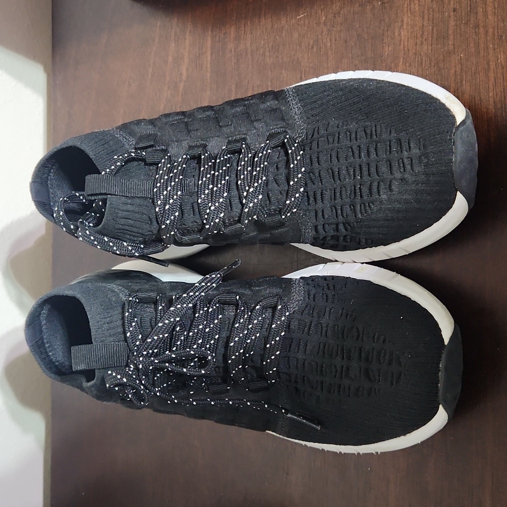 Under Armour  women hovr phantom nc